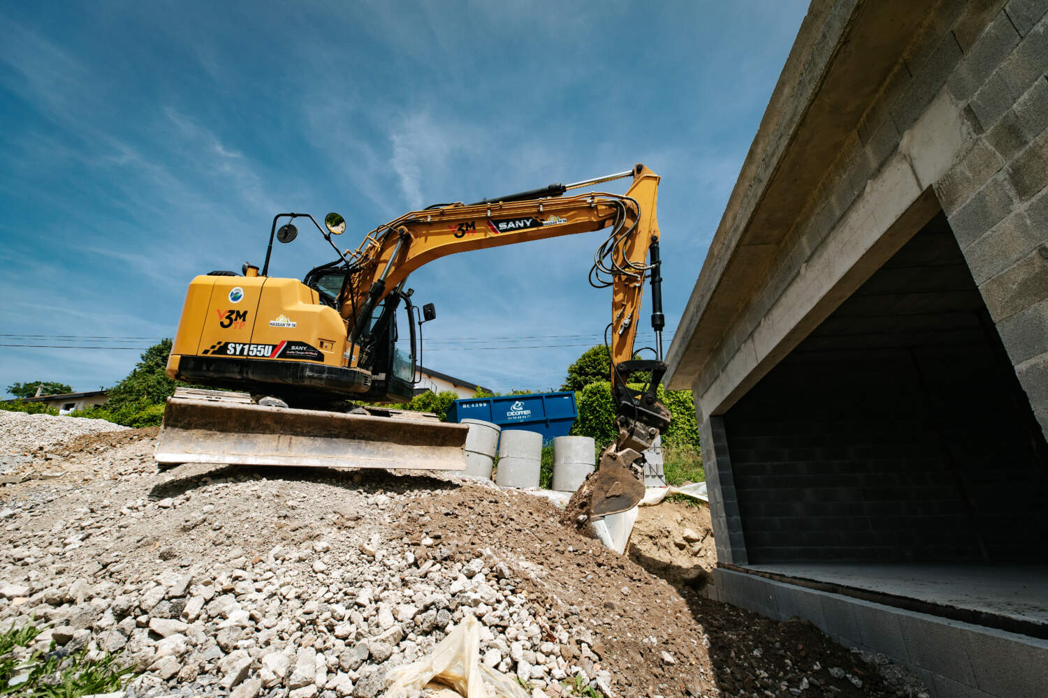 Photo d'une pelleteuse orange